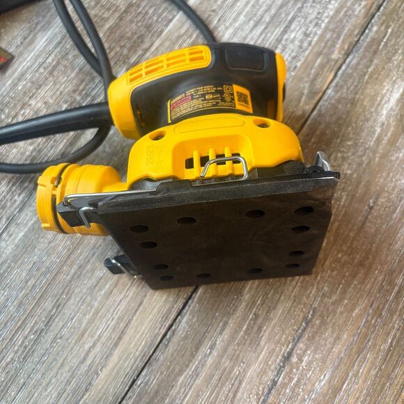 *DEWALT DWE6411 1/4 Sheet Corded Electric Palm Sander **No Dust Bag - Picture 2 of 4